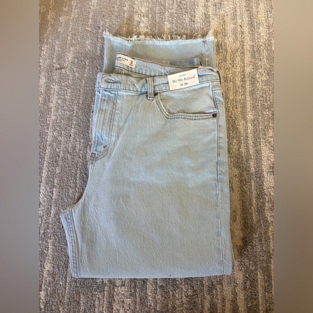 Abercrombie & Fitch Light Blue '90s Relaxed Jeans 34 Short